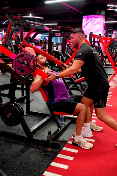 Incline press, spotted