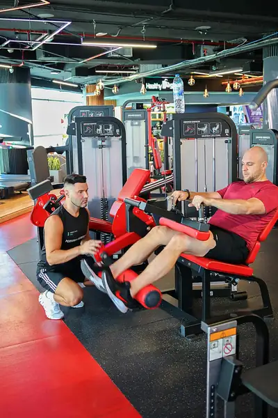 Leg extension with technique cues