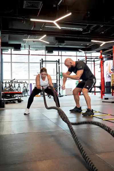 Battle ropes, coach alongside