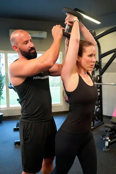 Overhead press with coach guidance